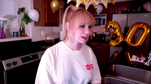 Lady online show from 10, 5, 2026