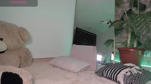 Lorenn online show from 6, 12, 2024