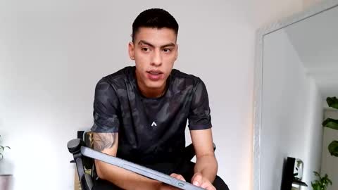  R U S S E L L  online show from 12, 10, 2025