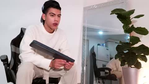  R U S S E L L  online show from 14, 1, 2026