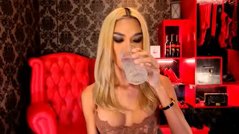 Snapshot of ruthrocero chatting on 23, 11, 2025 Ruth Evangelista online show from 23, 11, 2025