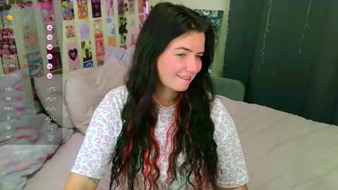 Snapshot of s_katekisa_ss chatting on 4, 11, 2025 Kate online show from 4, 11, 2025