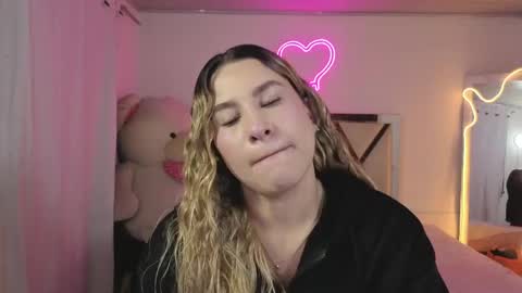 saaya_tay online show from 7, 5, 2026