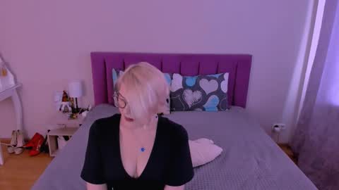 Sabrina MacMarren online show from 5, 2, 2026