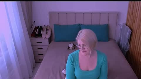 Sabrina MacMarren online show from 6, 5, 2026