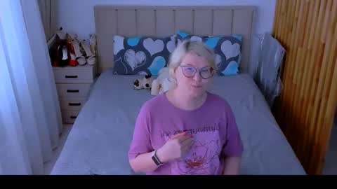 Sabrina MacMarren online show from 24, 6, 2026