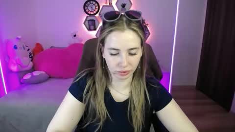 Sabrina Violet online show from 6, 5, 2026