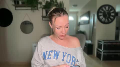 Snapshot of sacha__xx chatting on 3, 3, 2026 sacha__xx online show from 3, 3, 2026