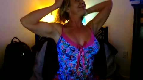 Snapshot of sadiessecretcloset chatting on 16, 11, 2025 Sadiessecret online show from 16, 11, 2025