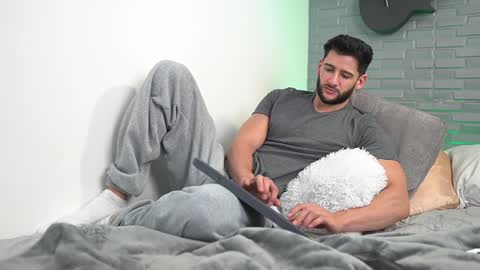 saimon  online show from 2, 1, 2025