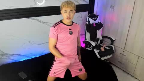 Snapshot of saimonvela chatting on 30, 10, 2025 Juan online show from 30, 10, 2025