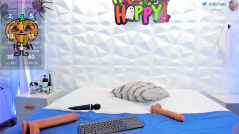 Snapshot of salem_rose01 chatting on 23, 10, 2025 salem_rose01 online show from 23, 10, 2025