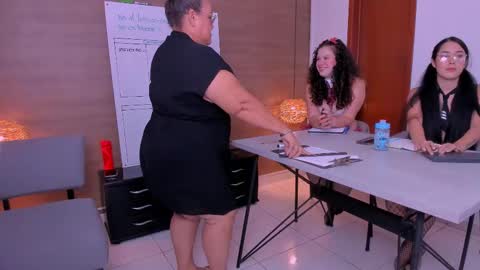 Snapshot of salem_rose01 chatting on 15, 11, 2025 salem_rose01 online show from 15, 11, 2025