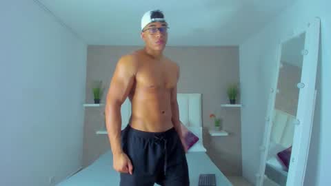 Snapshot of sam_rouge chatting on 24, 2, 2025 sam_rouge online show from 24, 2, 2025