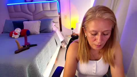 Snapshot of samanta_stone69 chatting on 8, 7, 2026 Samanta Stone online show from 8, 7, 2026