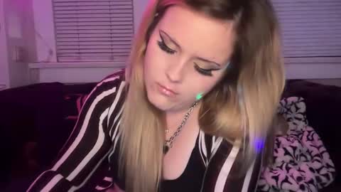 samanthafever online show from 11, 4, 2026