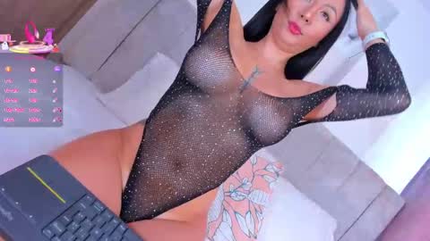 V A  N E S S A  online show from 12, 3, 2025