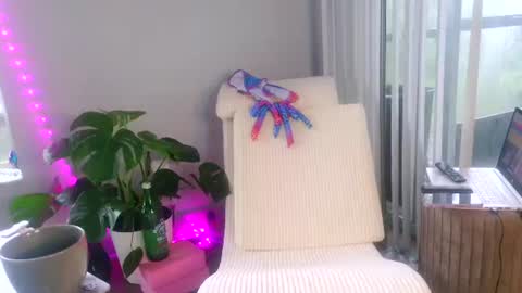 Samatha James online show from 7, 4, 2026