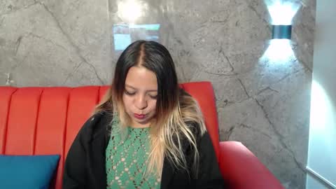 Snapshot of sami_1_8 chatting on 17, 12, 2025 Samy online show from 17, 12, 2025