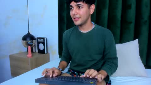 Snapshot of samir_bear chatting on 17, 12, 2024 Samir online show from 17, 12, 2024