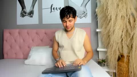 Snapshot of samir_bear chatting on 3, 1, 2025 Samir online show from 3, 1, 2025