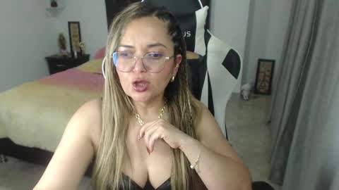 Snapshot of samy_vsn chatting on 4, 2, 2025 samy_vsn online show from 4, 2, 2025