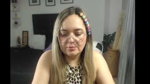 Snapshot of samy_vsn chatting on 8, 9, 2025 samy_vsn online show from 8, 9, 2025