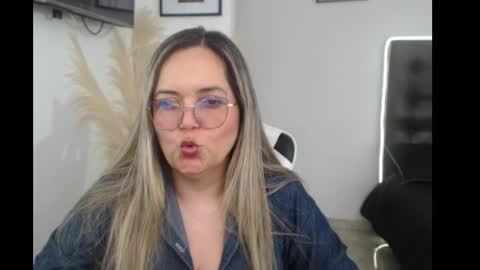 Snapshot of samy_vsn chatting on 24, 9, 2025 samy_vsn online show from 24, 9, 2025