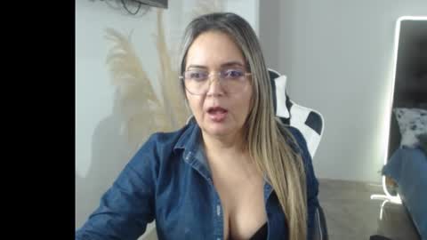 Snapshot of samy_vsn chatting on 17, 10, 2025 samy_vsn online show from 17, 10, 2025