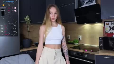 Sandra      Lillys Page    online show from 4, 3, 2025