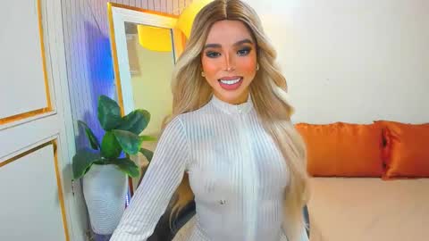 Snapshot of sandra_hornball chatting on 17, 12, 2025 Sandra Hornball online show from 17, 12, 2025