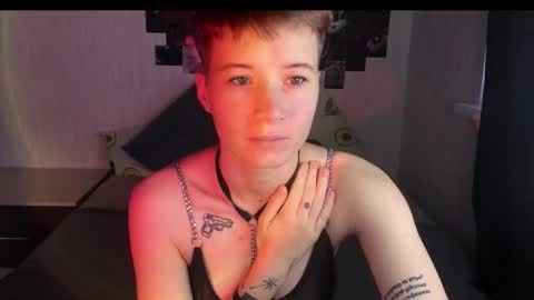 Snapshot of sandraa_a chatting on 11, 10, 2025 sandraa_a online show from 11, 10, 2025