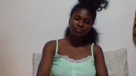 Snapshot of sandricaaa chatting on 4, 12, 2025 sandricaaa online show from 4, 12, 2025