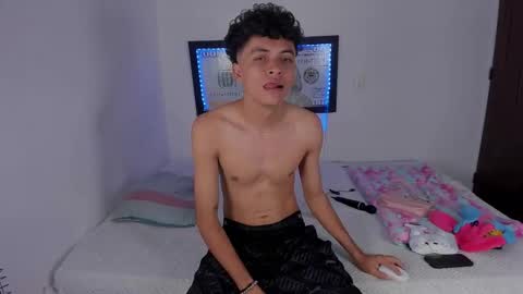 sandy_straw online show from 4, 3, 2026