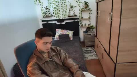 santi_ss online show from 7, 5, 2026