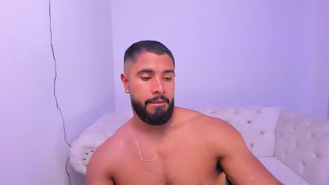 santiago_huntt online show from 15, 1, 2025