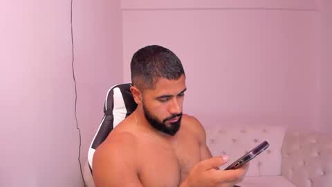 santiago_huntt online show from 5, 2, 2025