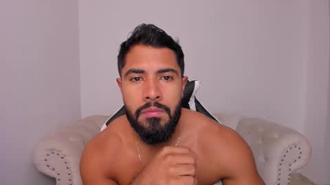 santiago_huntt online show from 12, 1, 2026