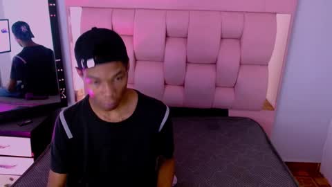 Snapshot of santiago_ortiz chatting on 1, 3, 2026 Santiiiiii online show from 1, 3, 2026