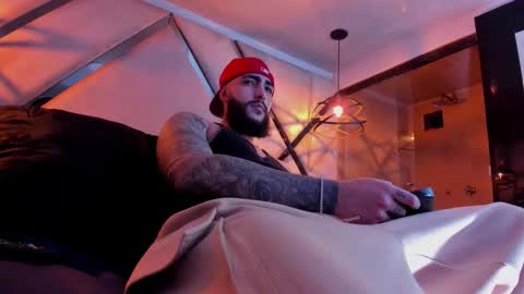 Santiago Hincapiie online show from 4, 3, 2026