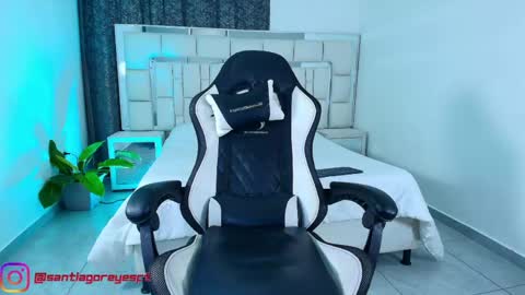 santiagoreyesftt online show from 17, 4, 2026