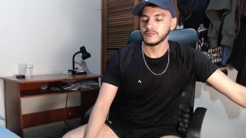 Snapshot of santiexxx chatting on 18, 10, 2025 santiexxx online show from 18, 10, 2025