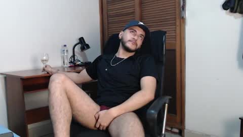 Snapshot of santiexxx chatting on 25, 10, 2025 santiexxx online show from 25, 10, 2025