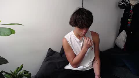 Santii online show from 24, 2, 2025