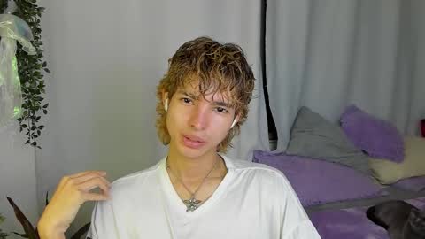 Snapshot of santy_kitty chatting on 4, 10, 2025 kitty online show from 4, 10, 2025