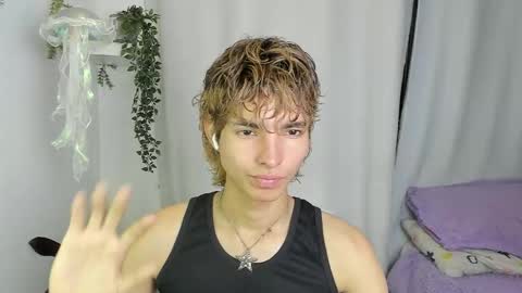 Snapshot of santy_kitty chatting on 12, 10, 2025 kitty online show from 12, 10, 2025