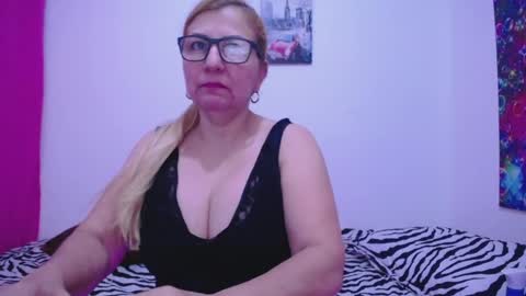 Snapshot of sara211 chatting on 30, 12, 2024 sara online show from 30, 12, 2024