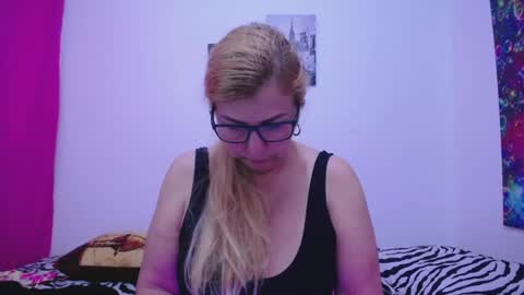 Snapshot of sara211 chatting on 30, 12, 2024 sara online show from 30, 12, 2024