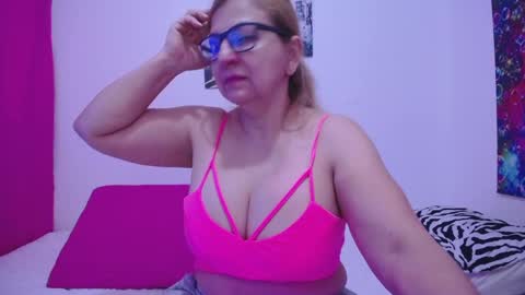 Snapshot of sara211 chatting on 7, 1, 2025 sara online show from 7, 1, 2025