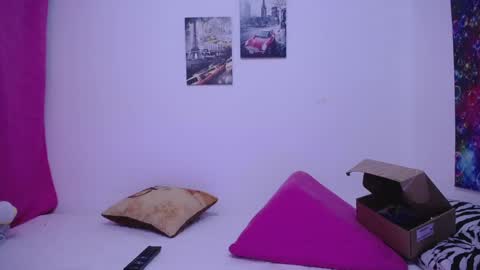 Snapshot of sara211 chatting on 15, 1, 2025 sara online show from 15, 1, 2025